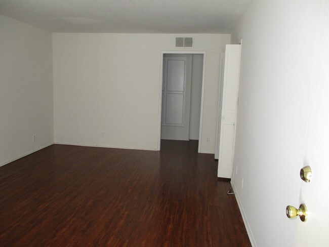 Building Photo - 251 W Verdugo Ave