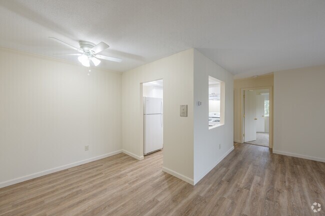1HAB, 1BA - 800 ft² - Parkway Apartments