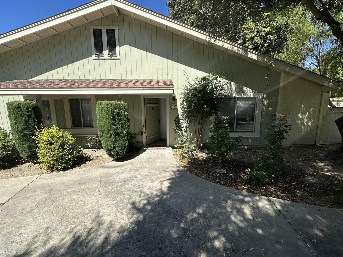 Primary Photo - 2077 Village Ln