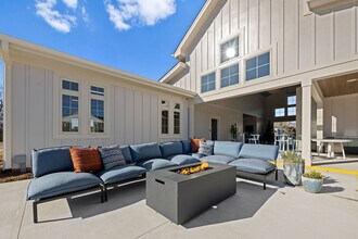 Building Photo - Oak Lake Townhomes