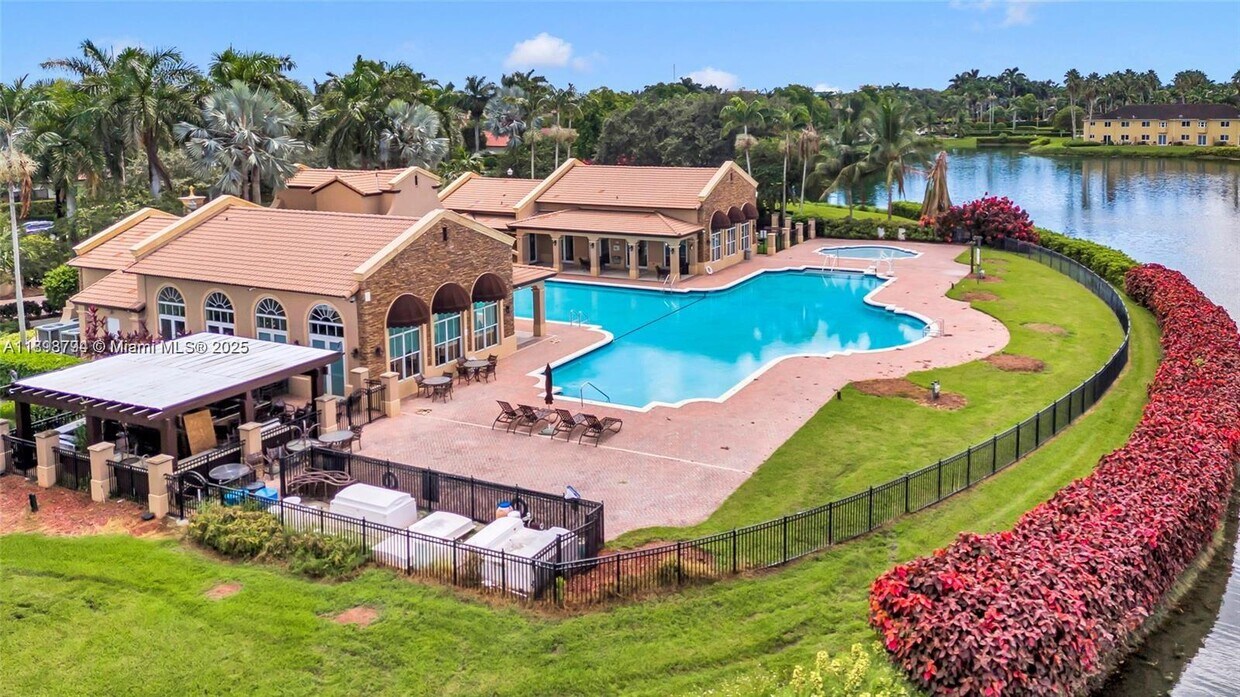 Foto principal - 1395 NE 33rd Ave