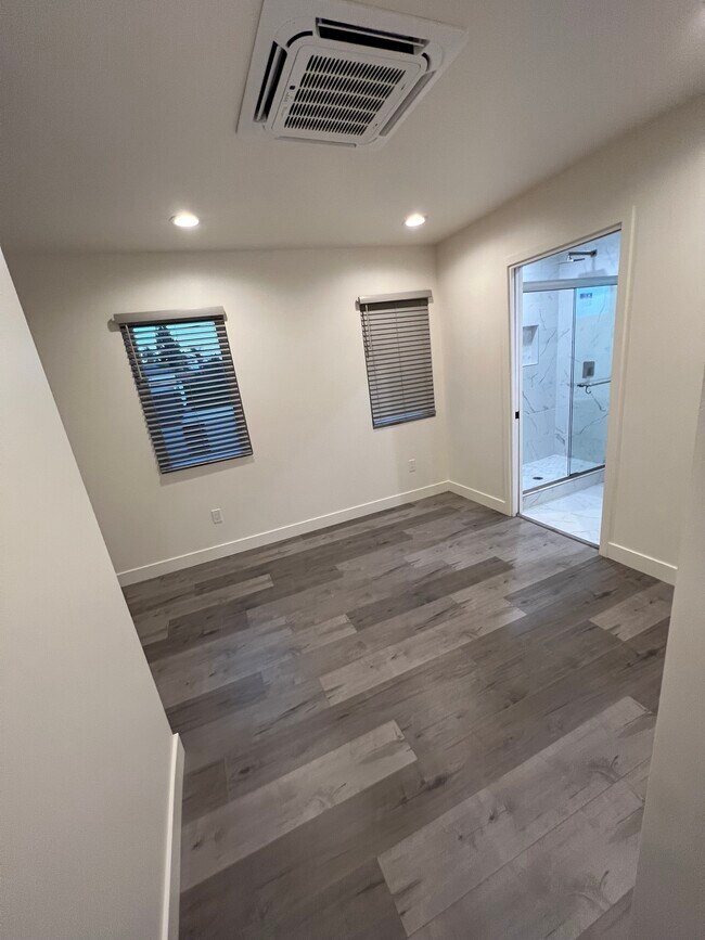 bedroom 2 - 16350 Ballinger St