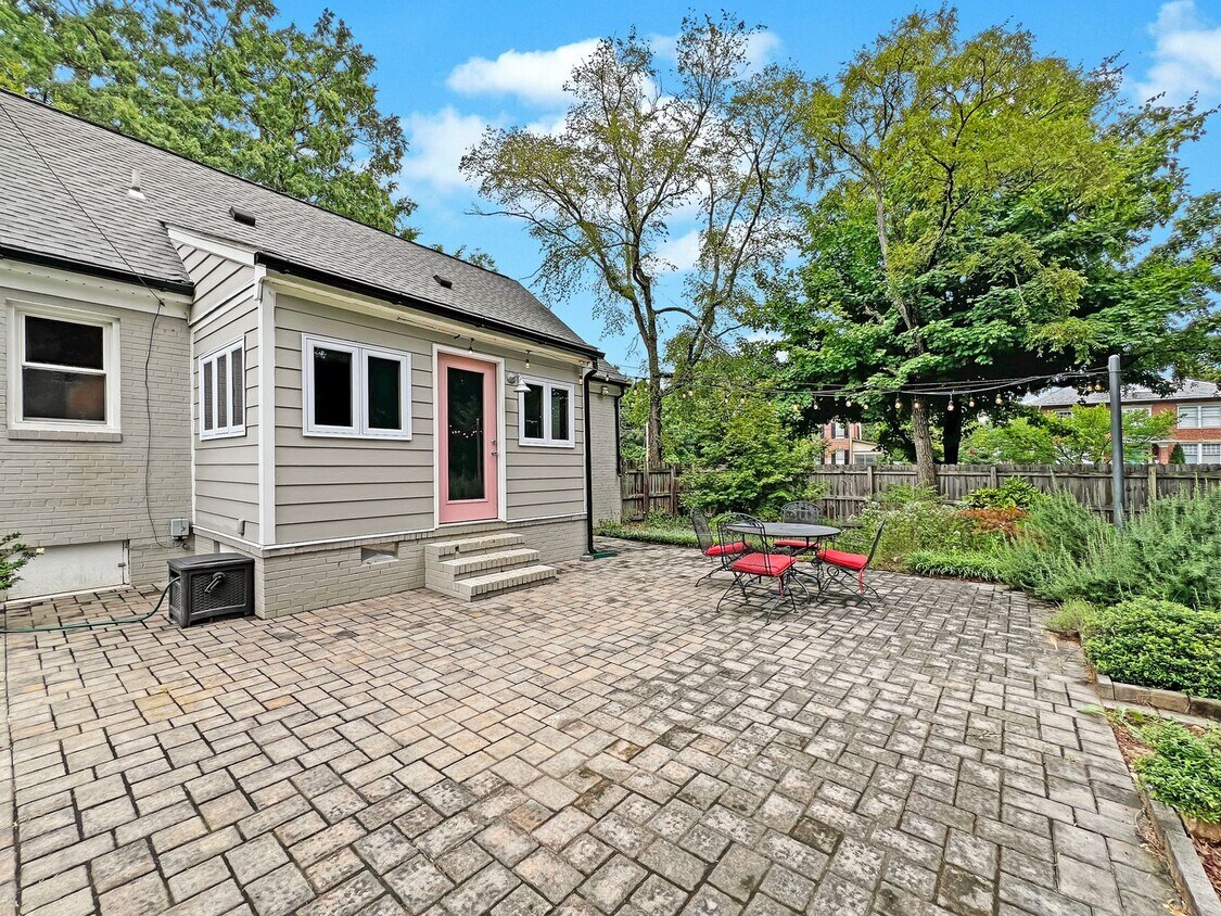Foto principal - HALF-OFF APPLICATION FEES! Charming One-St...