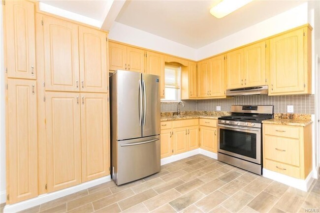 Building Photo - 65 Dunston Ave