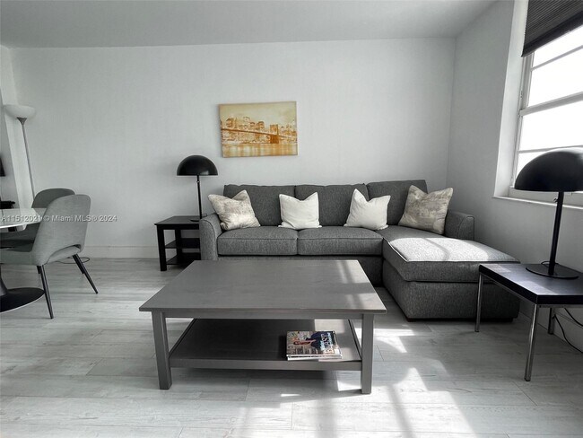 Foto del edificio - 100 Lincoln Rd