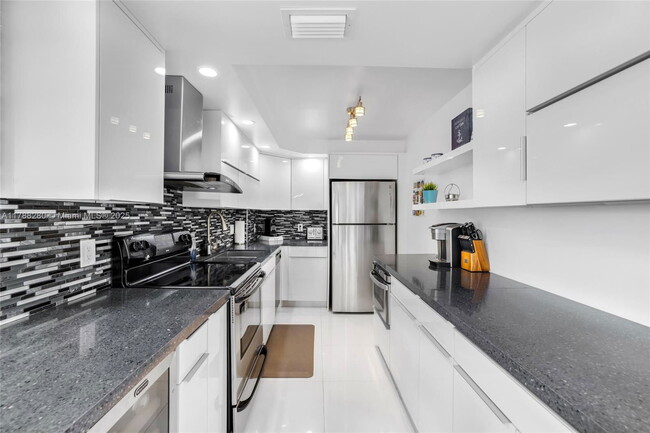 Foto del edificio - 3031 N Ocean Blvd