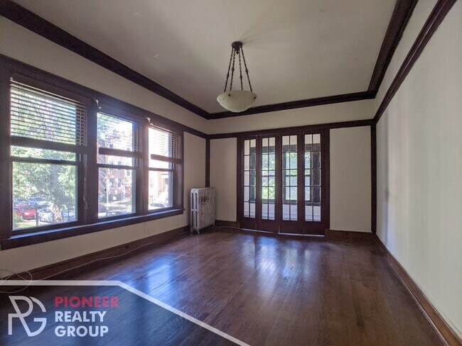 Foto del edificio - 2421 N Sawyer Ave
