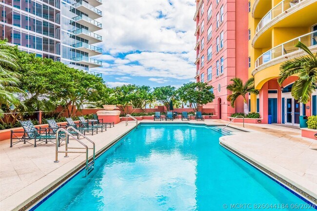 Building Photo - 2110 N Ocean Blvd
