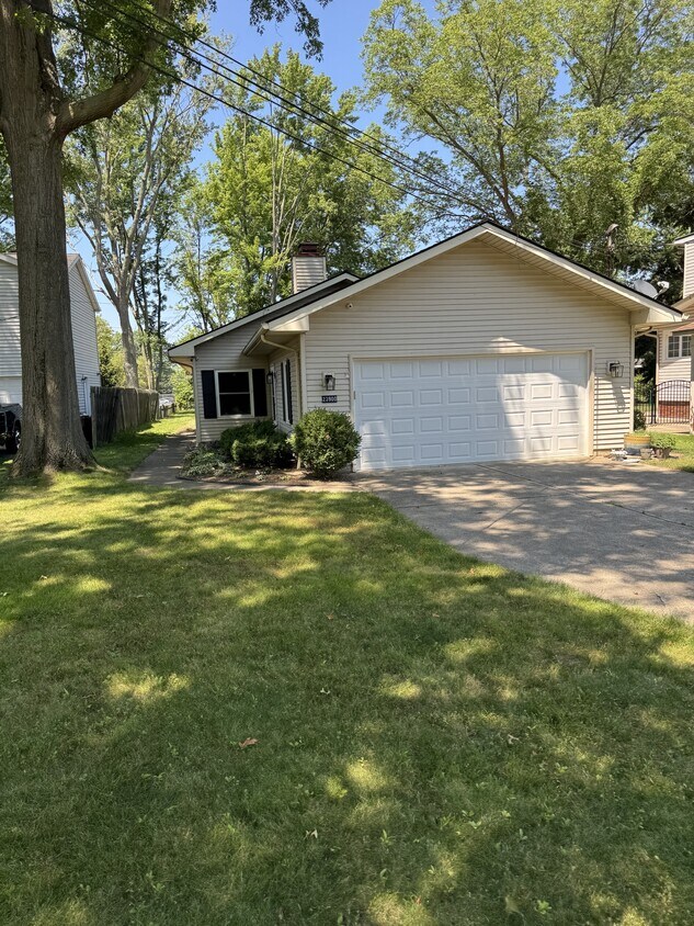 Foto principal - 23900 Hedgewood Ave