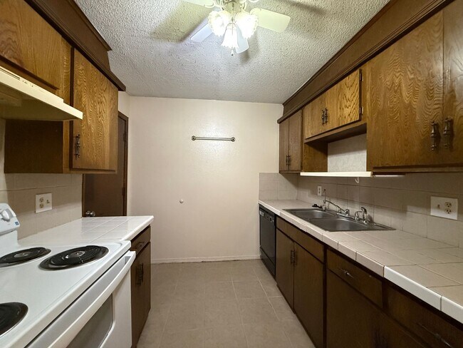 Foto del edificio - A 3 bed, 2 bath Duplex in Broken Arrow