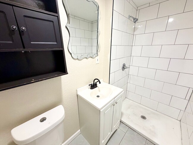 Building Photo - 4 bedroom on a large corner lot in Hewitt!