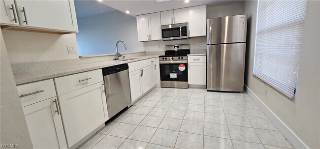 Foto del edificio - 521 SW 47th Terrace