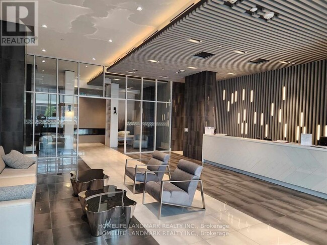 Photo du bâtiment - 2481 Taunton Rd