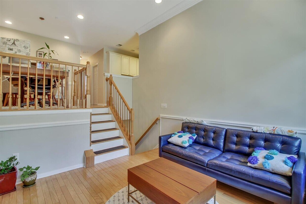 Foto principal - 340 Oswego Ct