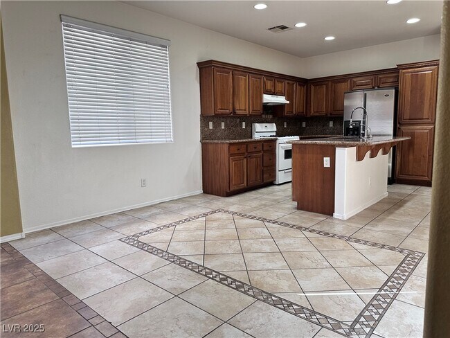 Foto del edificio - 9870 Delta Lake Ct
