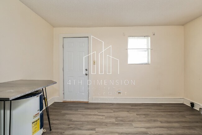 Building Photo - "Charming 1 Bedroom Duplex in Greensboro -...