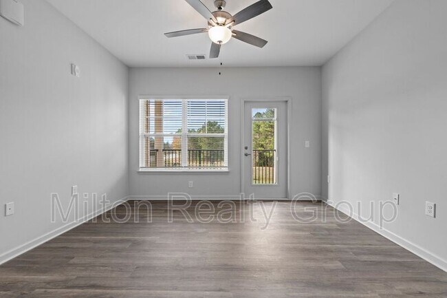 Building Photo - 250 Grove Cir