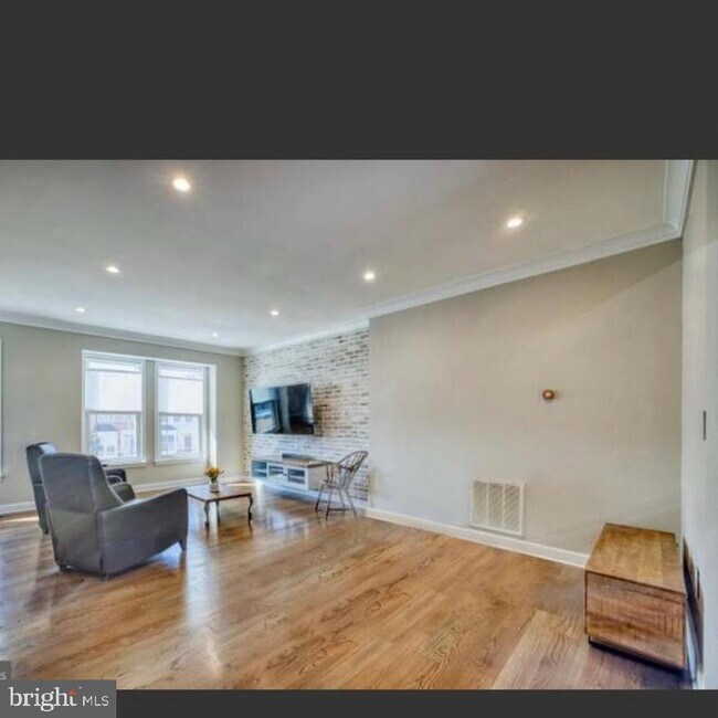 Foto del edificio - 540 Legrace Terrace NE