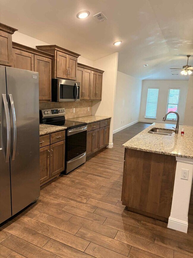 Building Photo - WEBB CITY  Beautiful 3 Bedroom 2 Bathroom ...