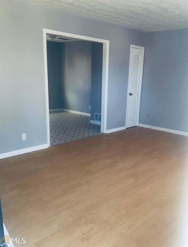 1887 Crestview Dr, Macon, GA 31211 Room for Rent in Macon, GA