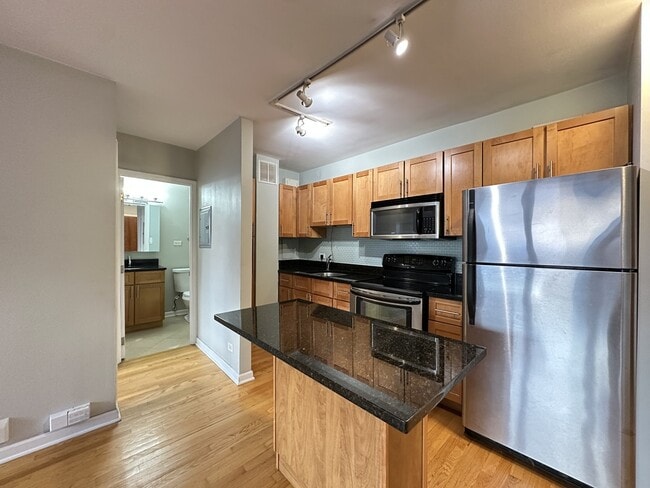Building Photo - 4180 N Marine Dr