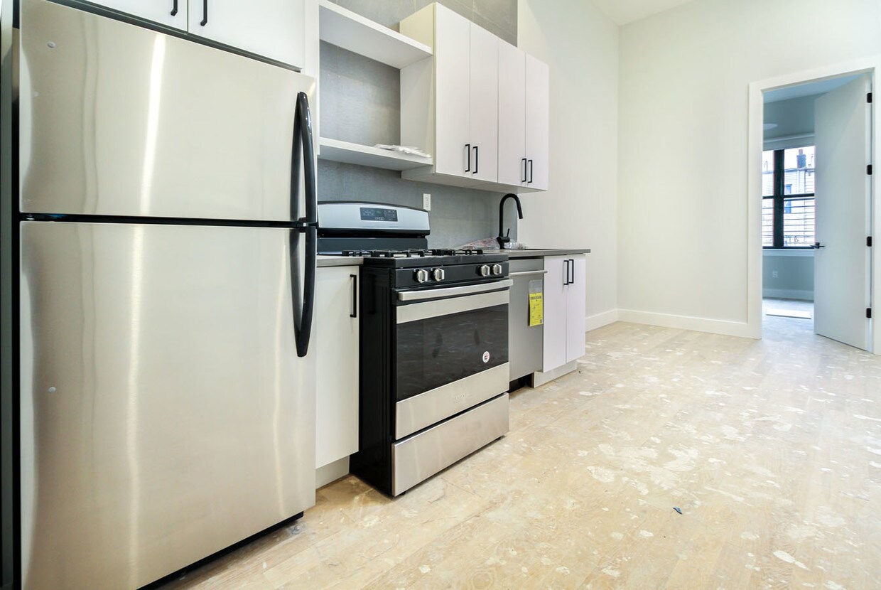 Primary Photo - 781 Hart St