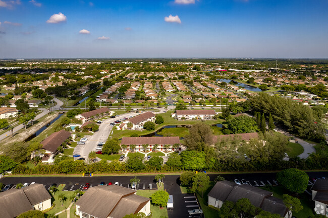 Aerial Photo - Lakeview Gardens Condominiums