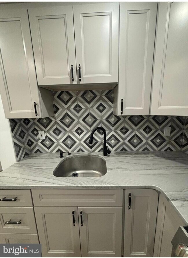 Foto del edificio - 321 Loney St