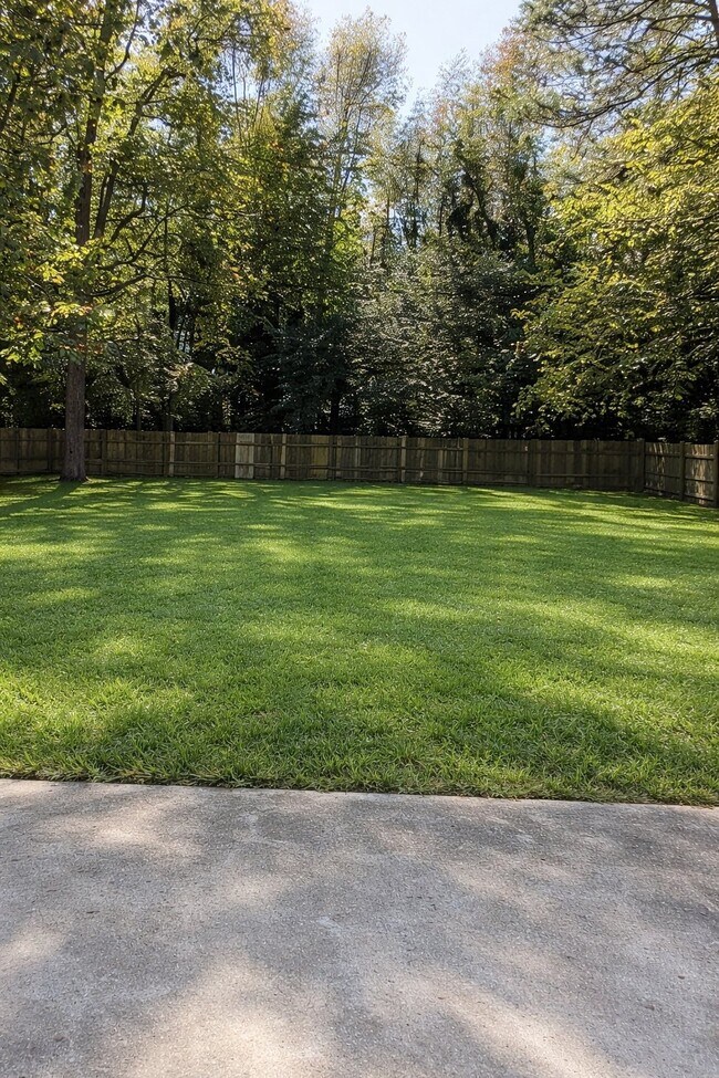 Foto del edificio - 4625 Camellia Dr