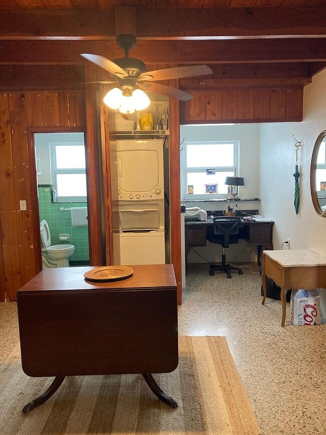 Building Photo - 4127 SE Barcelona St