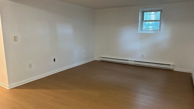Building Photo - 60 6th Ave