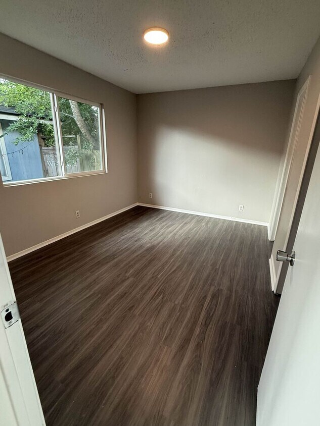 Foto principal - 955_4 Little C-Homes 5, LLC