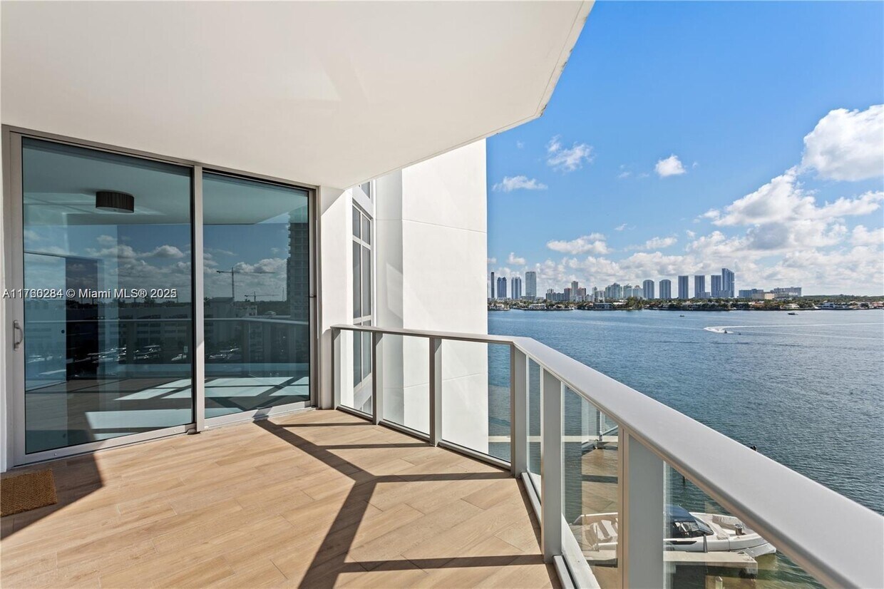 Foto principal - 17301 Biscayne Blvd