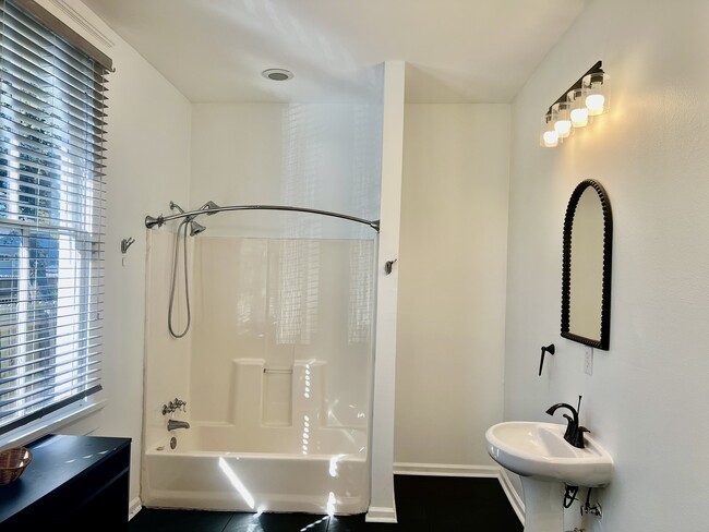 Building Photo - 1817 S Rendon St