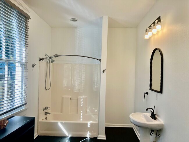 Foto del edificio - 1817 S Rendon St