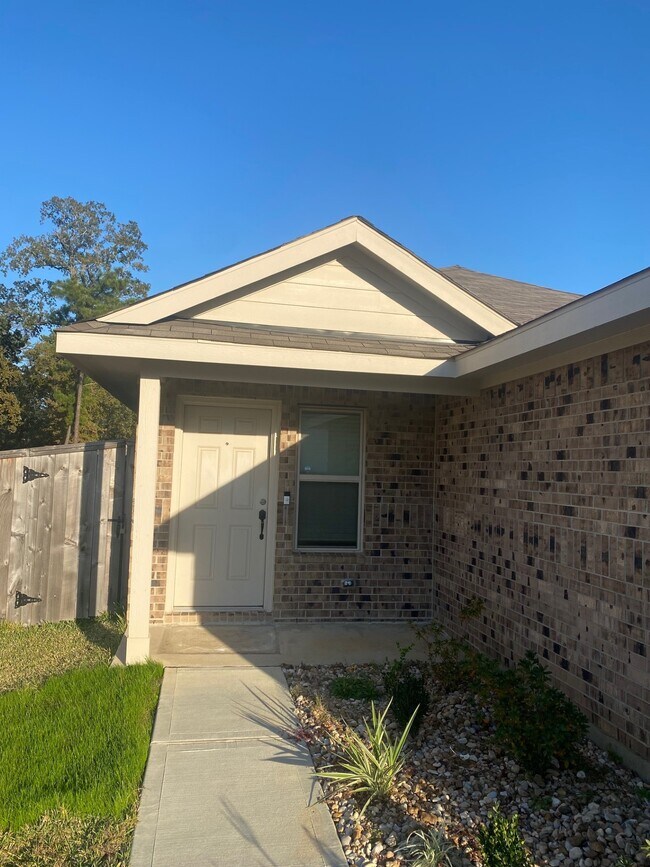 Foto del edificio - 1411 Las Cuevas Dr