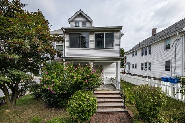 Building Photo - 681 Belmont St