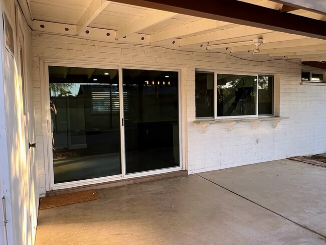 Foto del edificio - 2508 E Loyola Dr