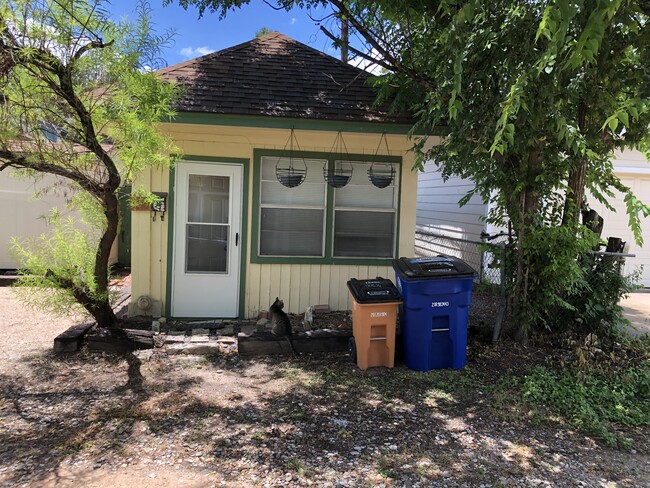 Front entrance of carriage house (quiet alley access) - 508 Bellevue Pl
