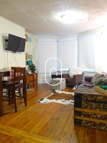 Foto del edificio - 36 Edgerly Rd
