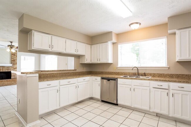 Building Photo - 18910 Atascocita Trace Dr