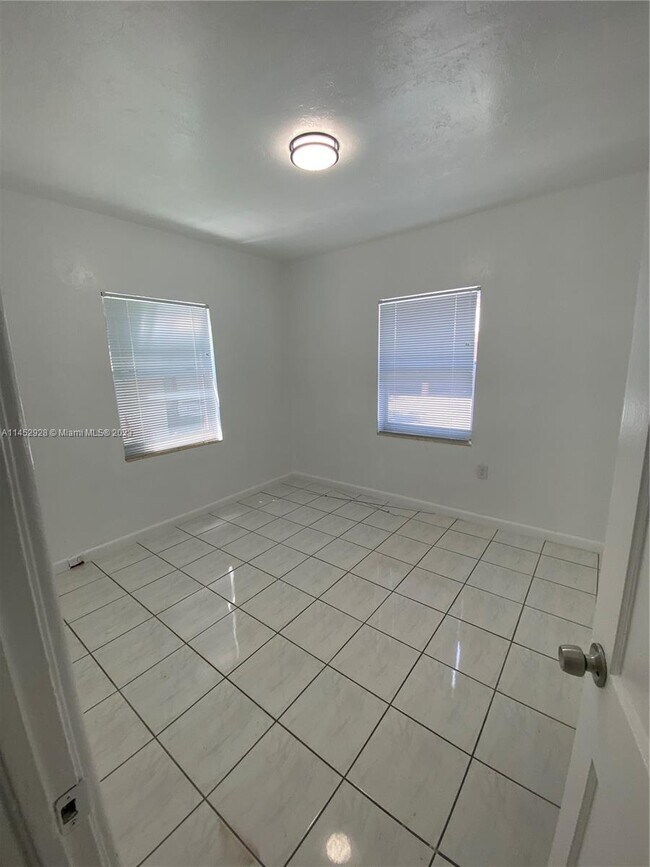 Building Photo - 28 Majorca Ave