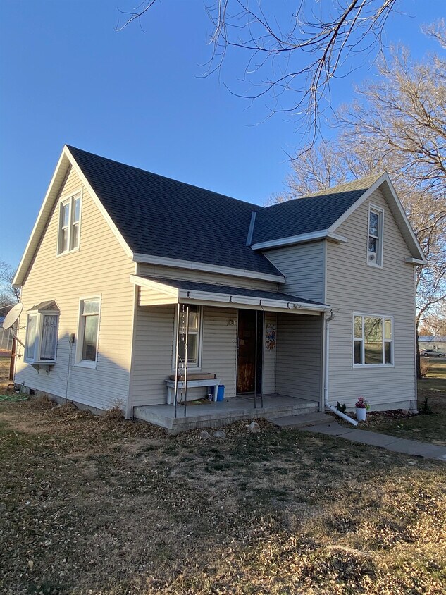 Primary Photo - 305 Saxon St