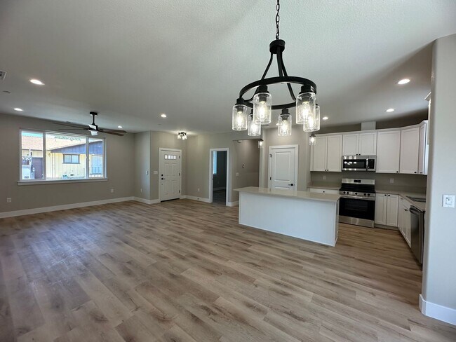 Building Photo - 21907-21909 Chimney Rock Dr