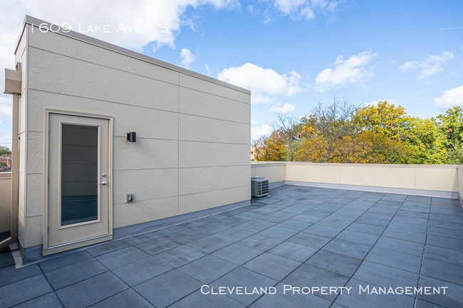 Building Photo - A Stunning Must See 1 bed 2.5 Brownstone