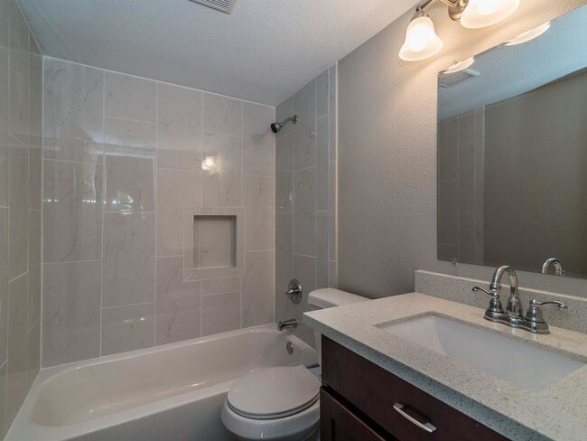 Foto del edificio - 1819 Cove Park Dr