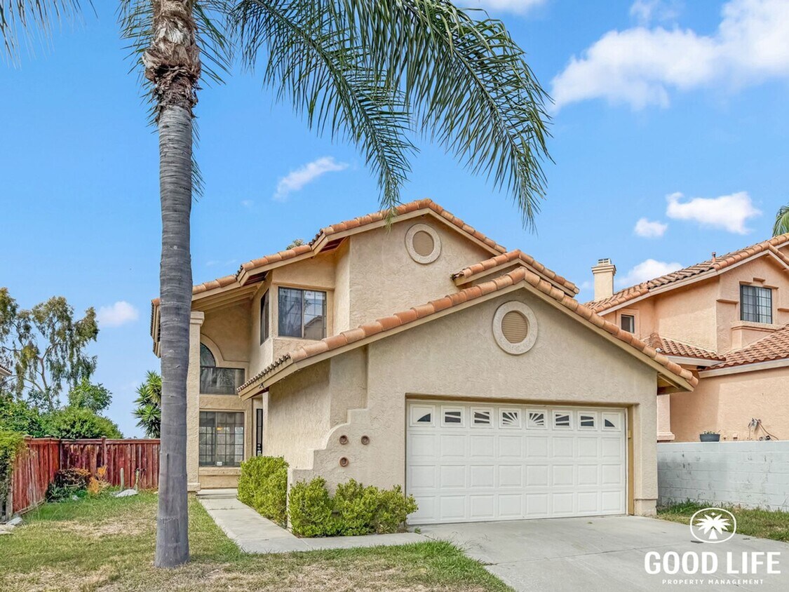 Primary Photo - Beautiful 4B/2.5BA House in Vista w/ Attac...