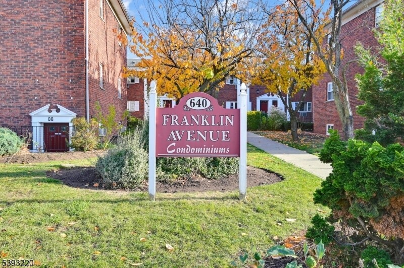 Foto principal - 640 Franklin Ave