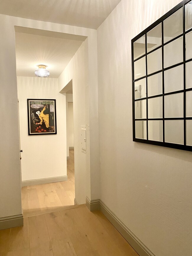 Entrance Hallway - 983 Clayton St