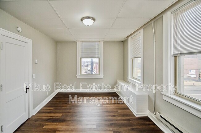 Foto del edificio - 111 Lincoln Way W
